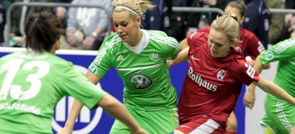 Spielszene vom DFB-Hallenpokal 2013: VfL Wolfsburg - SC Freiburg