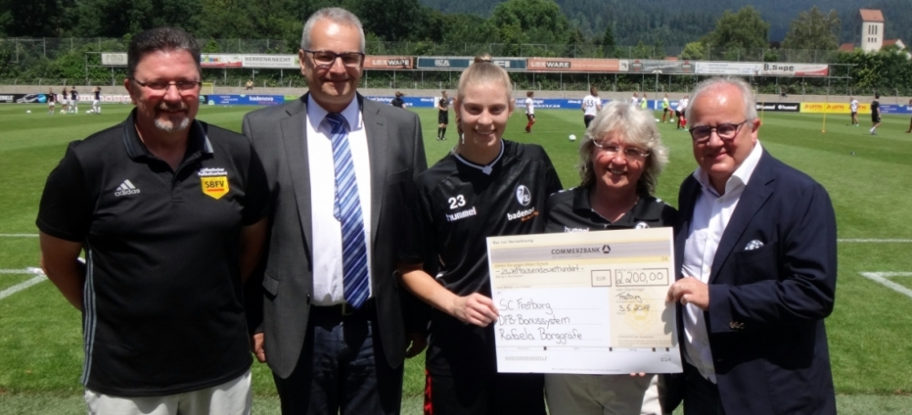DFb-Bonuszahlung beim SC Freiburg.