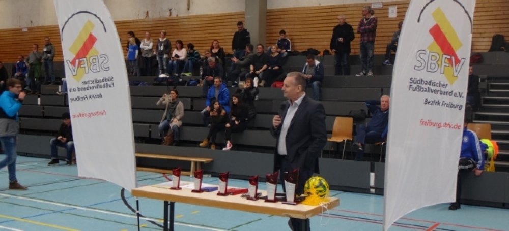 Jede Mannschaft erhielt einen Pokal für die Platzierung bei den SBFV-Futsalmeisterschaften (Bildquelle: Martin Mayer).
