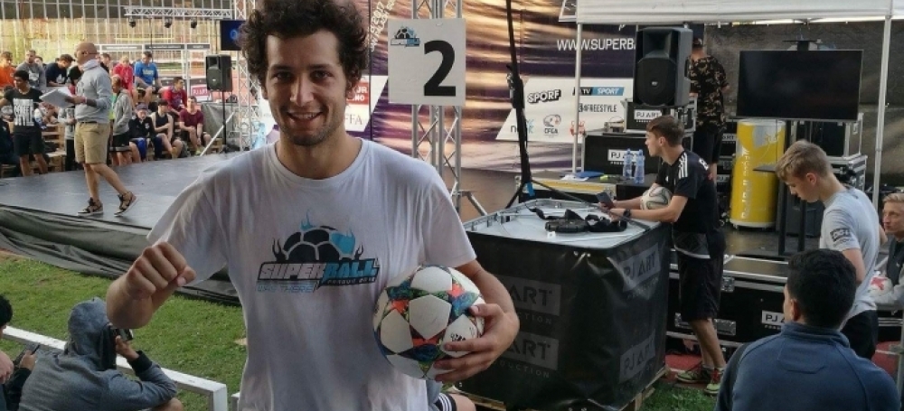 Fußball-Freestyler Patrick Bäurer nahm an der Freestyle-Weltmeisterschaft in Prag teil.